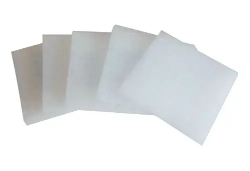 Filzfilter, transparent, in Stapel angeordnet, hergestellt von Wolf. Geeignet für die Nutzung in entsprechenden Geräten zur Luftreinigung oder Filtration.